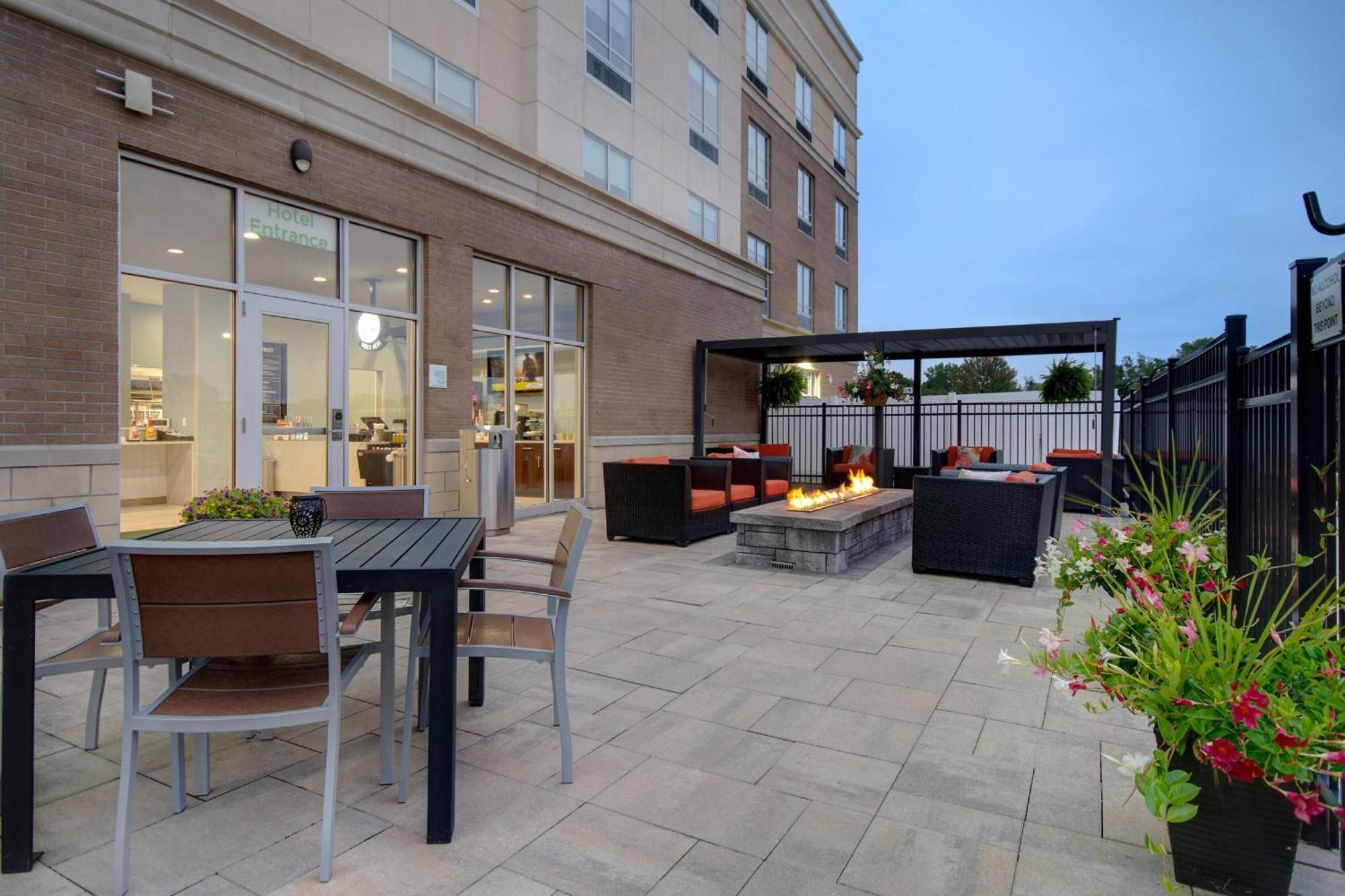 Holiday Inn Grand Rapids North - Walker By Ihg Exterior foto
