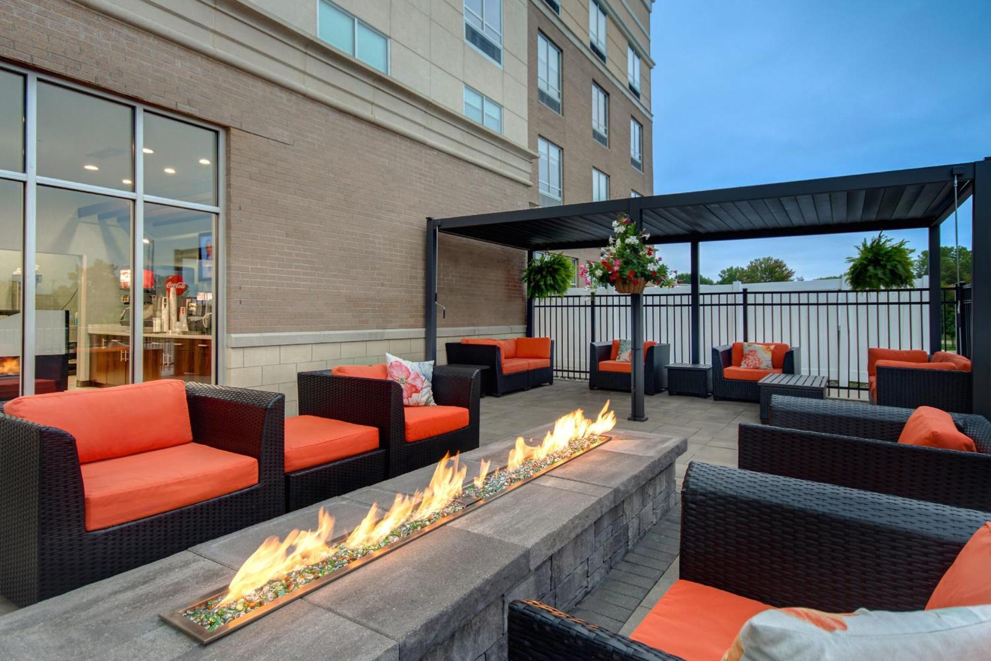 Holiday Inn Grand Rapids North - Walker By Ihg Exterior foto